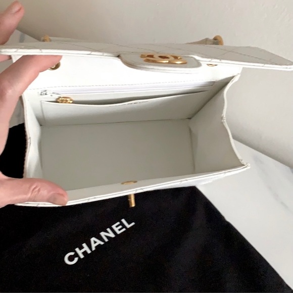 Chanel - Picture 4 of 11